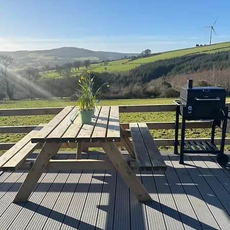 مكان تخييم Sky High Glamping *